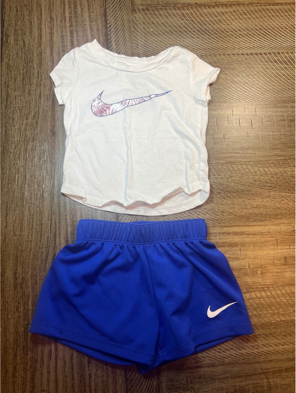 Nike Girls 2T matching short sleeve and shorts outfit set